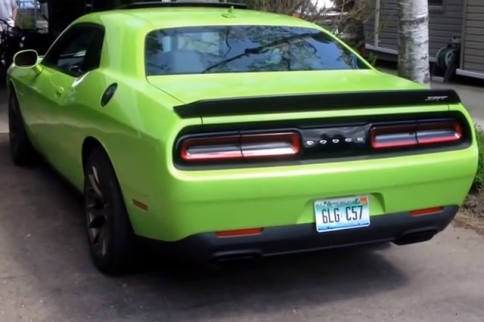 Video: Sublime Hellcat Hemi Challenger Pulling Out Of Driveway