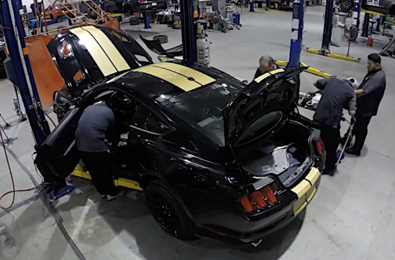 Video: Time Lapse Of Building A 2016 Ford Shelby GT-H