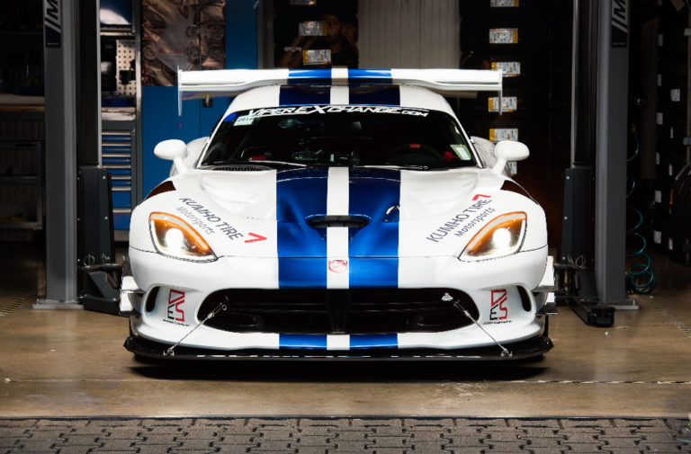 Video: Watch The 2017 Dodge Viper ACR Take Back The Ring