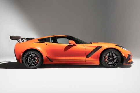 2019 Corvette ZR1 Goes 10.12 at 135 MPH Right From the Factory