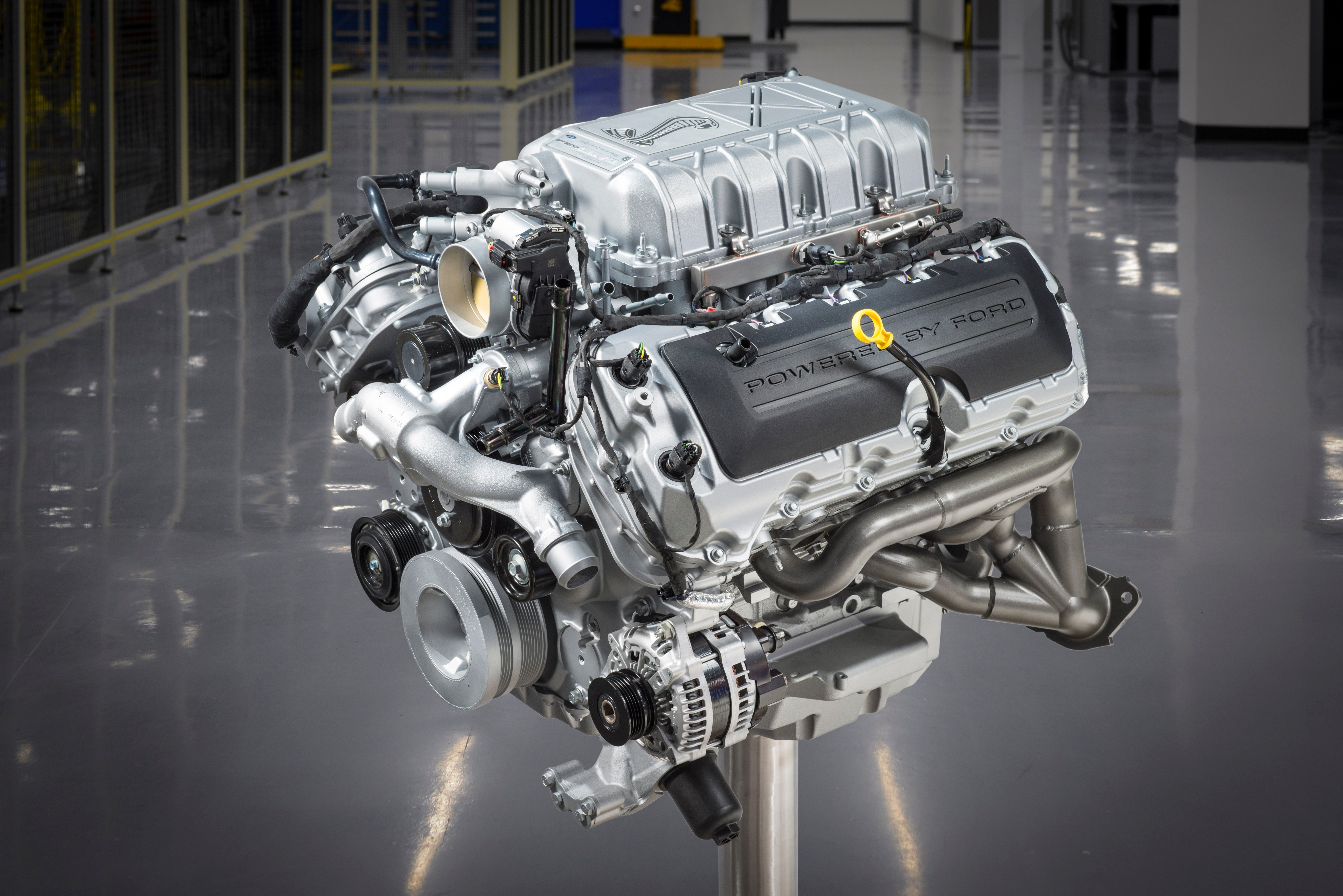 V 8. Ford Mustang Shelby gt500 двигатель. Двигатель Форд Мустанг Шелби gt 500. Мотор Форд Мустанг 2020. Ford Mustang Shelby двигатель 2020.