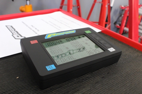 we-take-a-look-at-proforms-7000-lb-slim-wireless-scales-0050